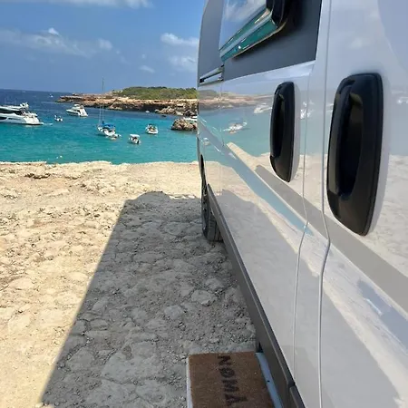 Kemping Lifemotive - Camper Playa Honda (Lanzarote)
